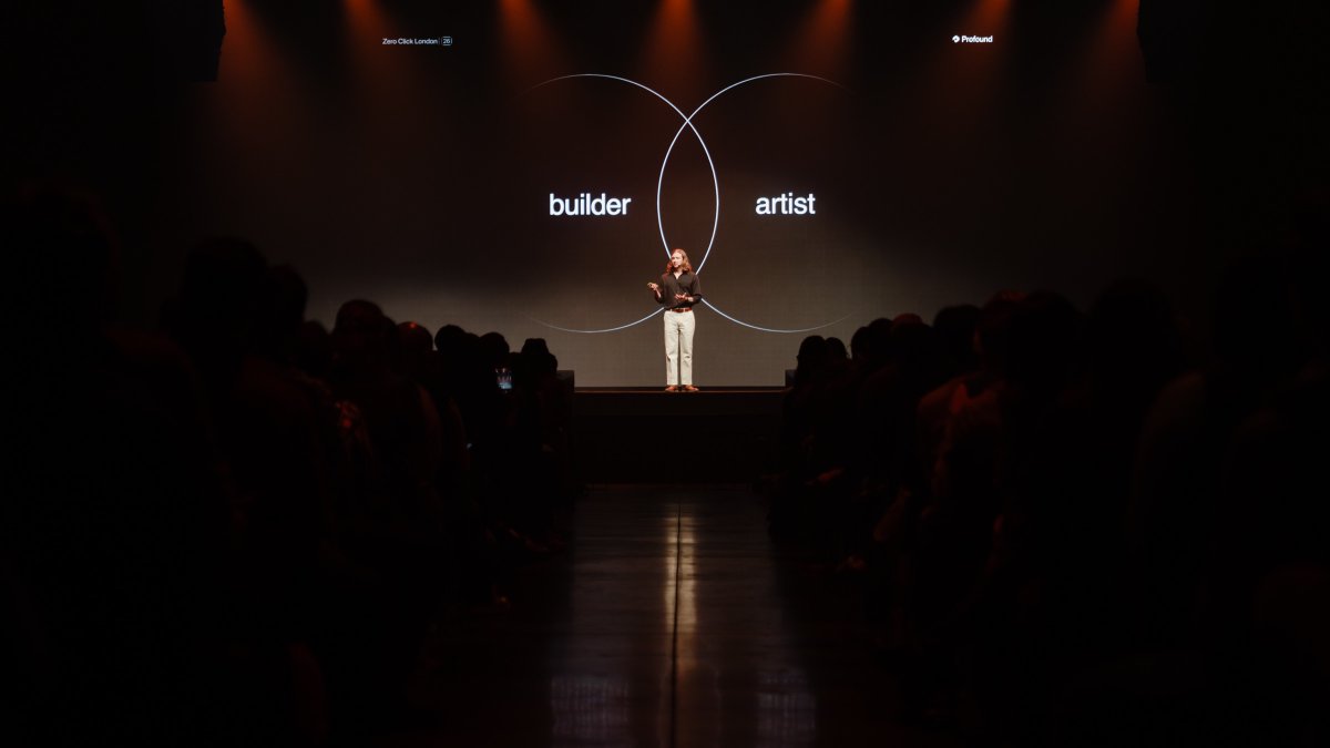 Nick Lafferty speaking to an audience at Zero Click London, with a builder and artist diagram on screen.